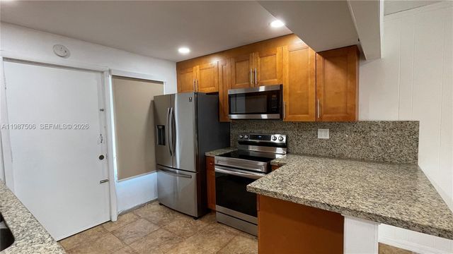 9240 Fontainebleau Blvd 506, Miami, FL 33172