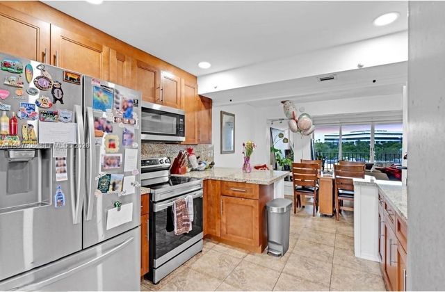 9240 Fontainebleau Blvd 506, Miami, FL 33172