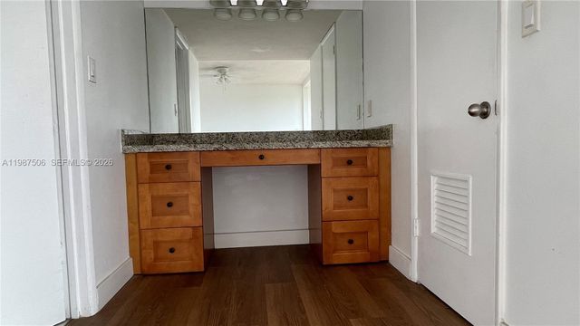 9240 Fontainebleau Blvd 506, Miami, FL 33172