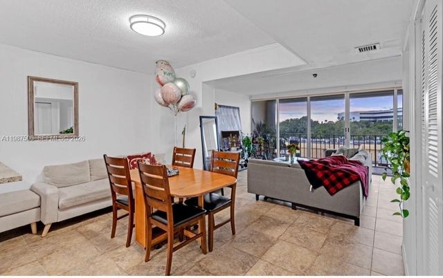 9240 Fontainebleau Blvd 506, Miami, FL 33172