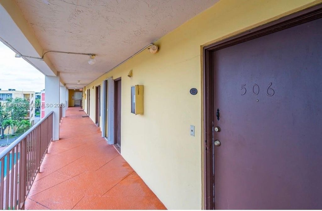 9240 Fontainebleau Blvd 506, Miami, FL 33172