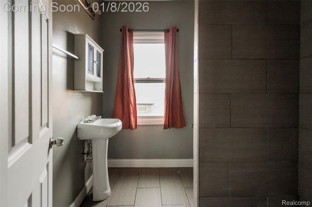 376 W Grand Boulevard, Detroit, MI 48216