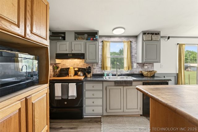 5860 W 573 Road, Chouteau, OK 74337