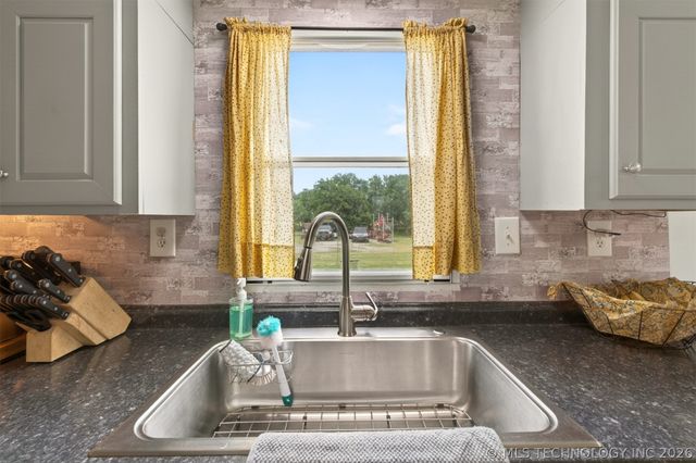 5860 W 573 Road, Chouteau, OK 74337