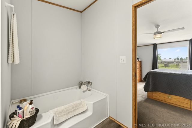 5860 W 573 Road, Chouteau, OK 74337