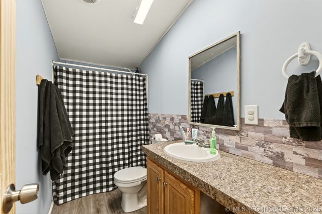 5860 W 573 Road, Chouteau, OK 74337