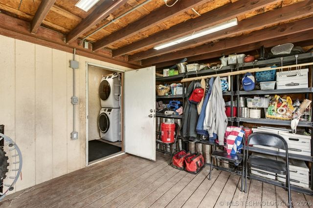 5860 W 573 Road, Chouteau, OK 74337