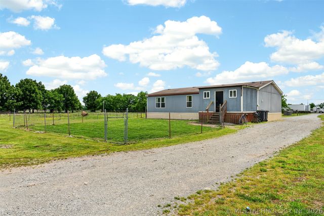5860 W 573 Road, Chouteau, OK 74337