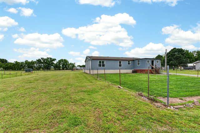 5860 W 573 Road, Chouteau, OK 74337