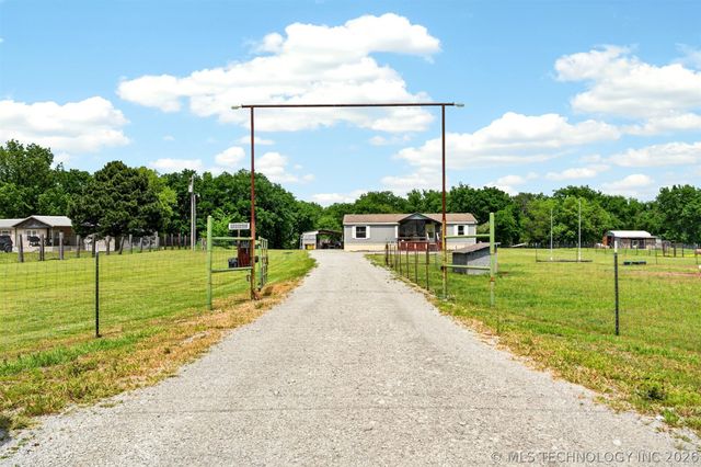 5860 W 573 Road, Chouteau, OK 74337