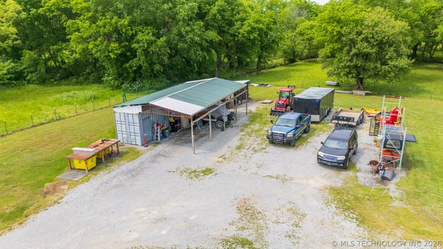 5860 W 573 Road, Chouteau, OK 74337