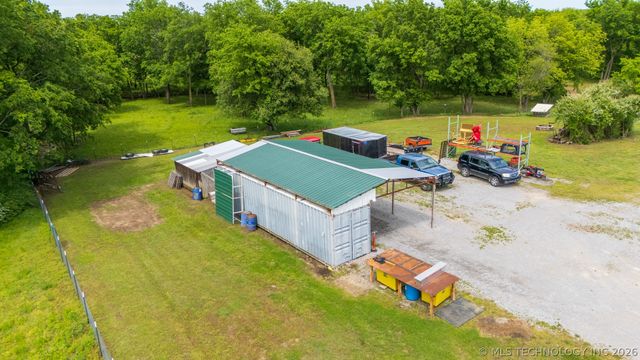 5860 W 573 Road, Chouteau, OK 74337