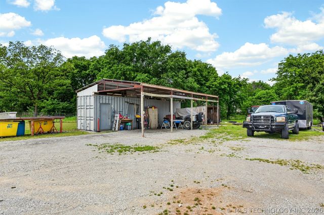5860 W 573 Road, Chouteau, OK 74337