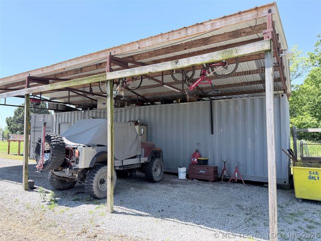 5860 W 573 Road, Chouteau, OK 74337