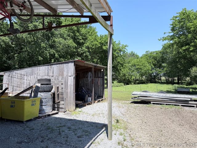 5860 W 573 Road, Chouteau, OK 74337