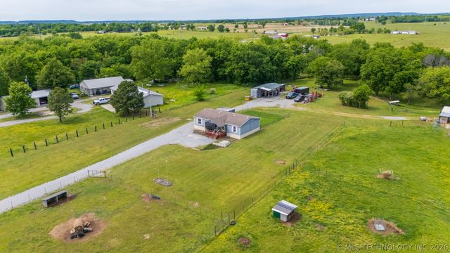 5860 W 573 Road, Chouteau, OK 74337