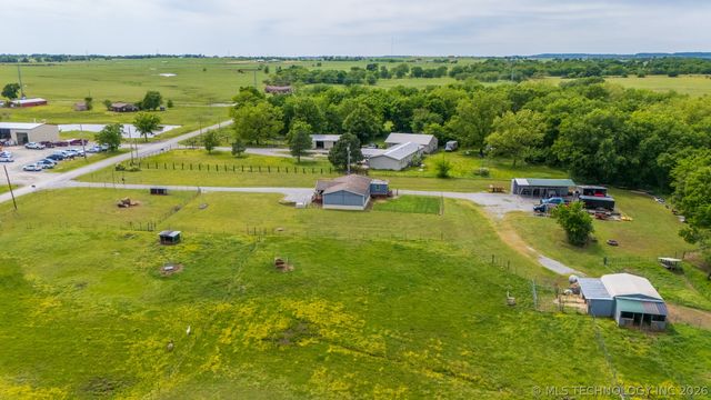 5860 W 573 Road, Chouteau, OK 74337