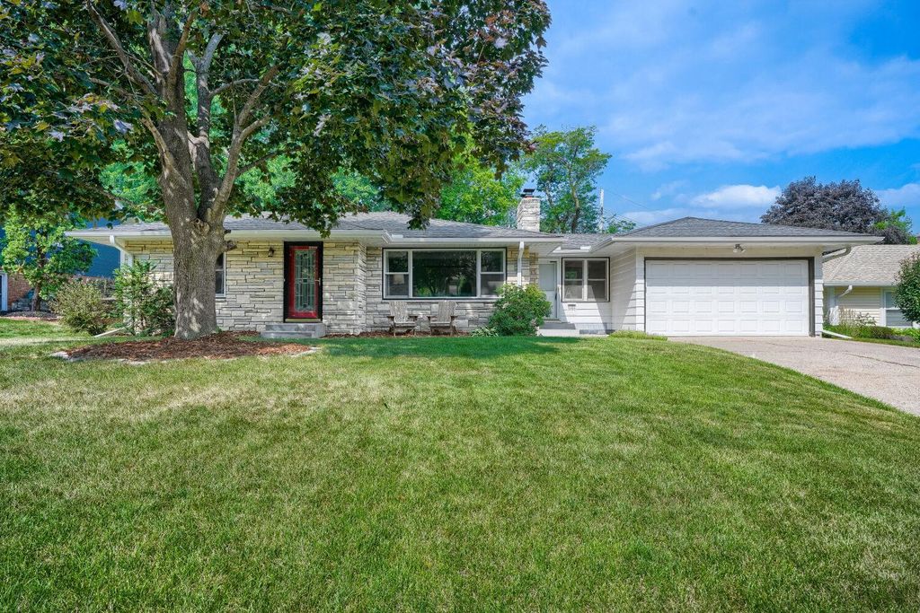 3705 Abbott Avenue N, Robbinsdale, MN 55422