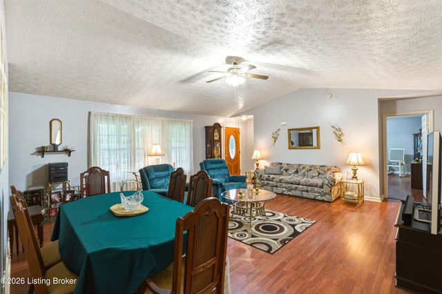 577 Winter Dr, Taylorsville, KY 40071