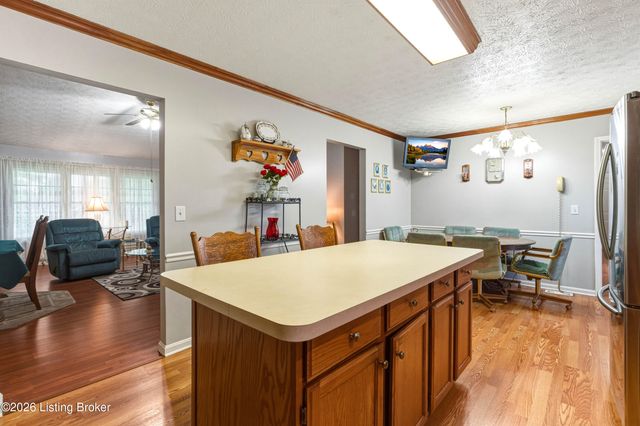 577 Winter Dr, Taylorsville, KY 40071