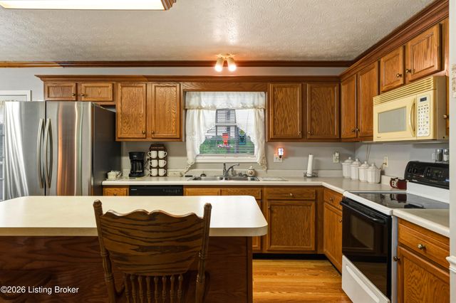 577 Winter Dr, Taylorsville, KY 40071