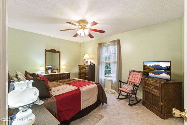 577 Winter Dr, Taylorsville, KY 40071
