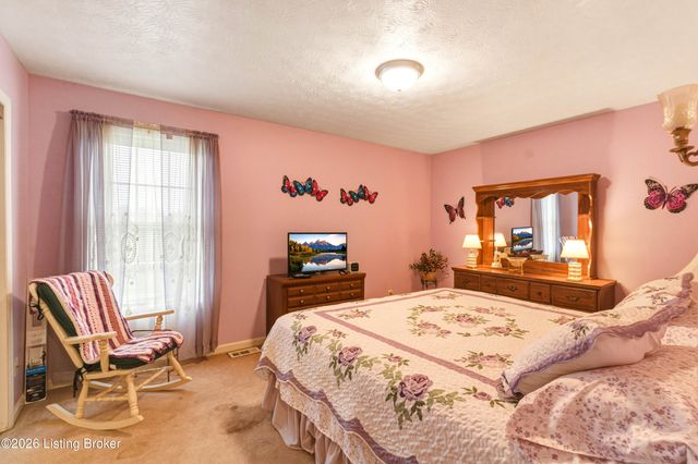 577 Winter Dr, Taylorsville, KY 40071