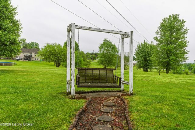 577 Winter Dr, Taylorsville, KY 40071