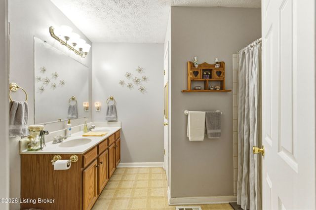 577 Winter Dr, Taylorsville, KY 40071