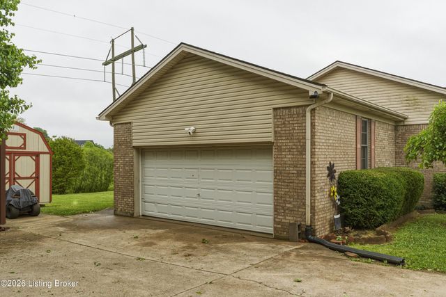 577 Winter Dr, Taylorsville, KY 40071