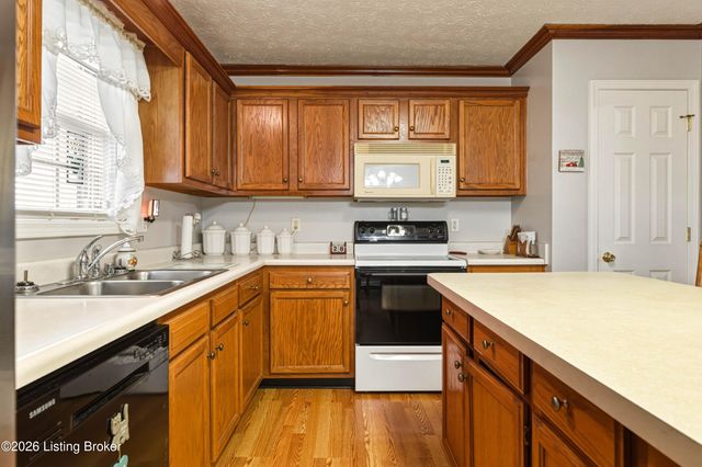 577 Winter Dr, Taylorsville, KY 40071