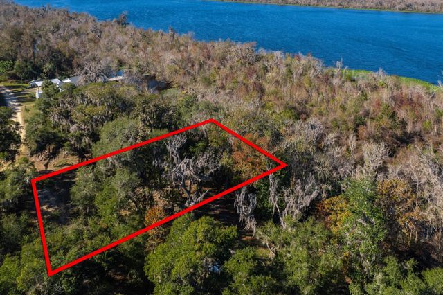 114 Ridgeline Avenue, Satsuma, FL 32189