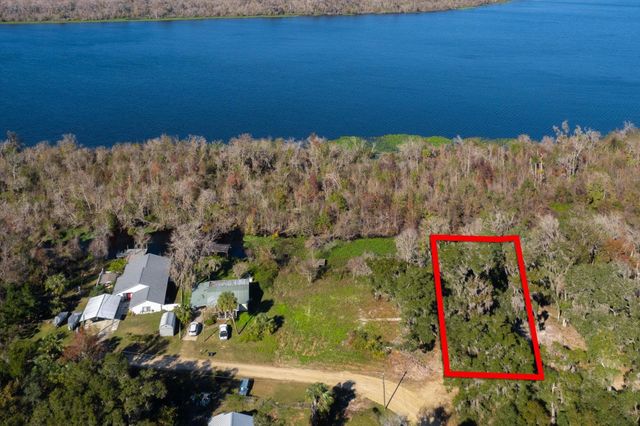 114 Ridgeline Avenue, Satsuma, FL 32189