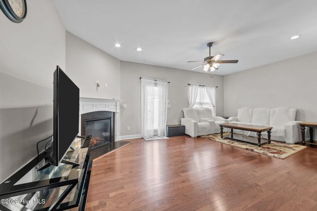 1808 Fox Den Way, Greenville, NC 27858