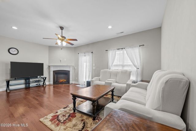 1808 Fox Den Way, Greenville, NC 27858