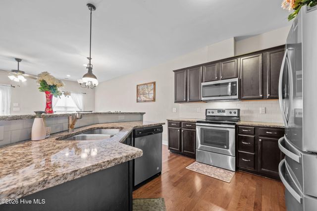 1808 Fox Den Way, Greenville, NC 27858