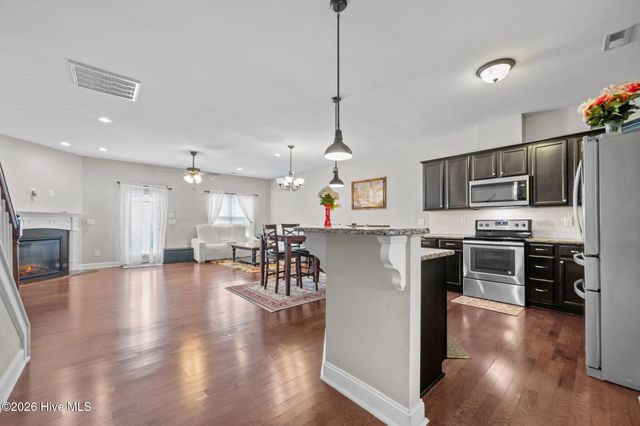 1808 Fox Den Way, Greenville, NC 27858