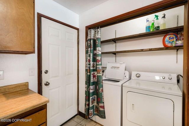 6630 W Beverly Lake Road, Wasilla, AK 99623