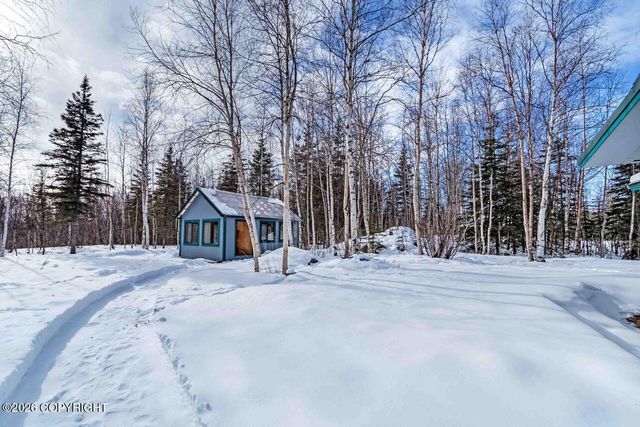 6630 W Beverly Lake Road, Wasilla, AK 99623