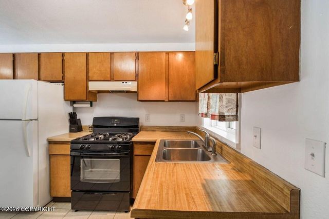 6630 W Beverly Lake Road, Wasilla, AK 99623