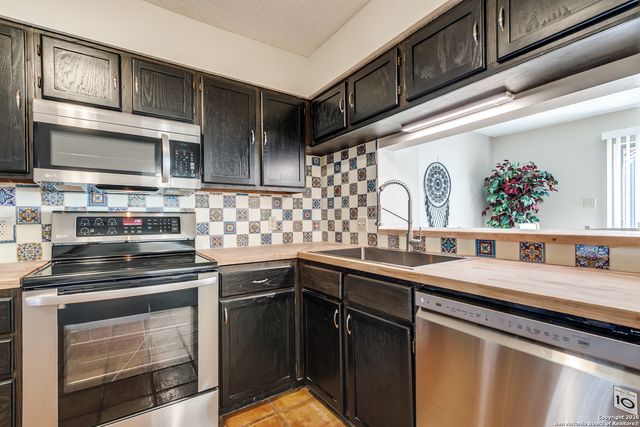 138 CALETA BCH, San Antonio, TX 78232