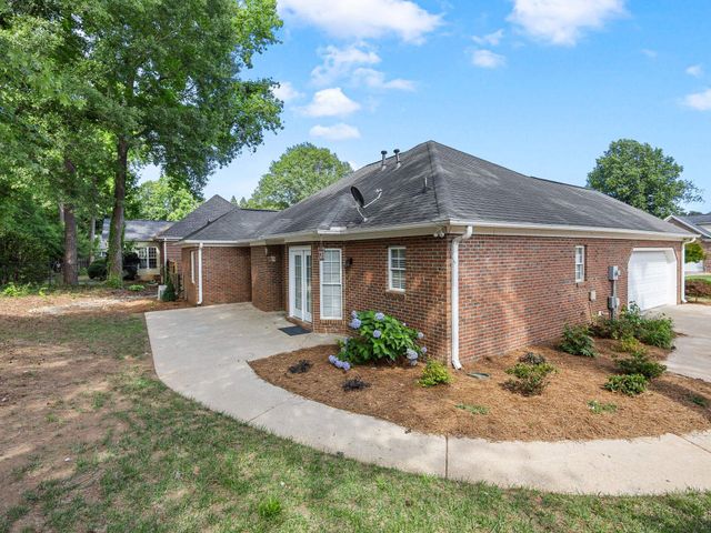 313 New Windsor Court, Roebuck, SC 29376