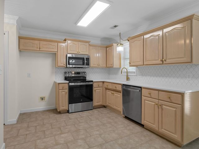 313 New Windsor Court, Roebuck, SC 29376