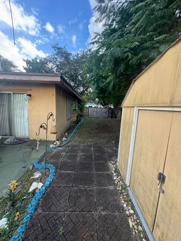 6600 Allen Street, Hollywood, FL 33024