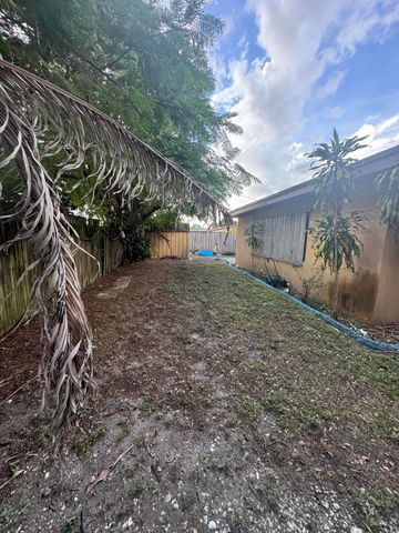 6600 Allen Street, Hollywood, FL 33024