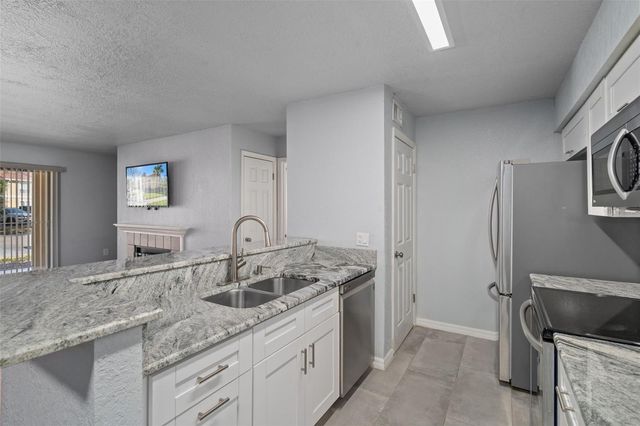 9481 HIGHLAND OAK DRIVE 1311, Tampa, FL 33647