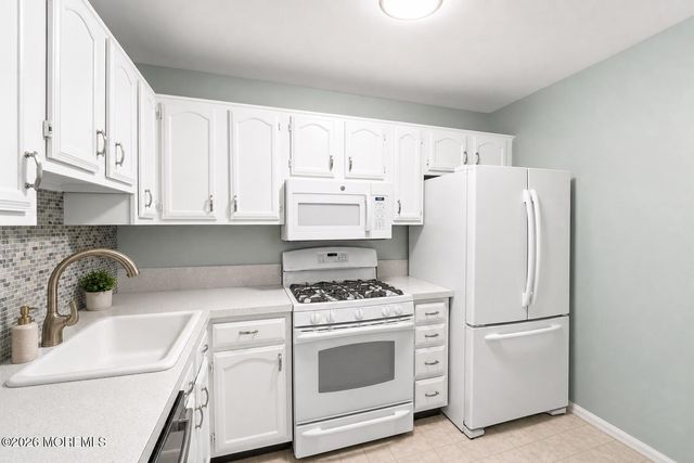 567 Applewood Court, Howell, NJ 07731