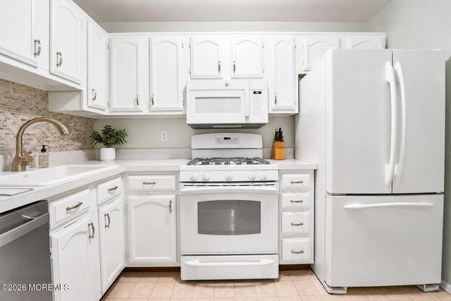 567 Applewood Court, Howell, NJ 07731