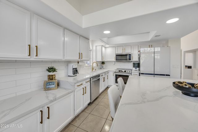 11020 W LANE Avenue, Glendale, AZ 85307