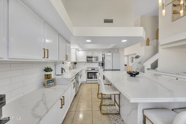 11020 W LANE Avenue, Glendale, AZ 85307